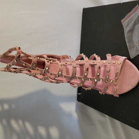 Pink stilettos, with studs - Picture 3 of 4